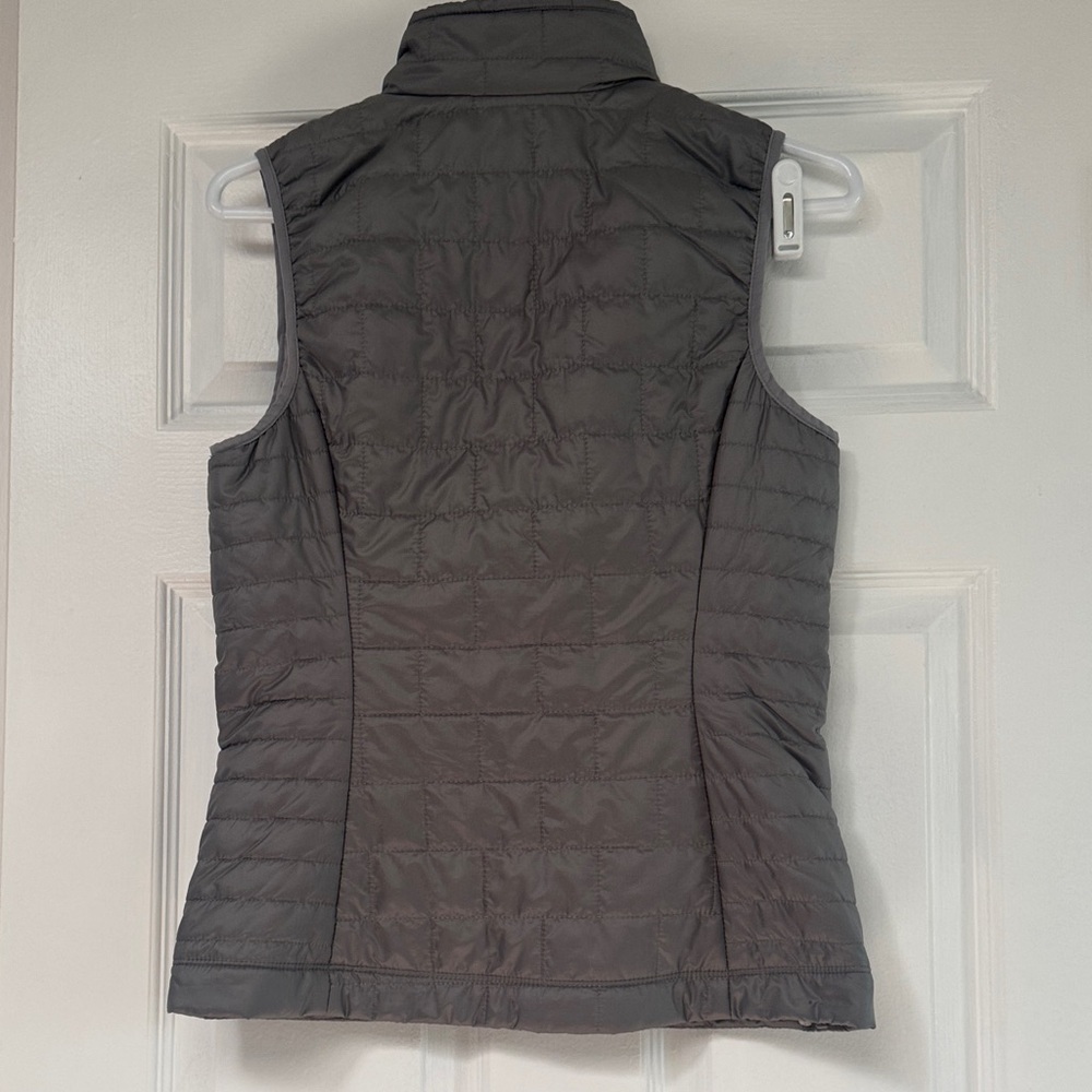 Women’s Patagonia XS Nano Puff Down Gray Quilted Vest - Picture 4 of 4